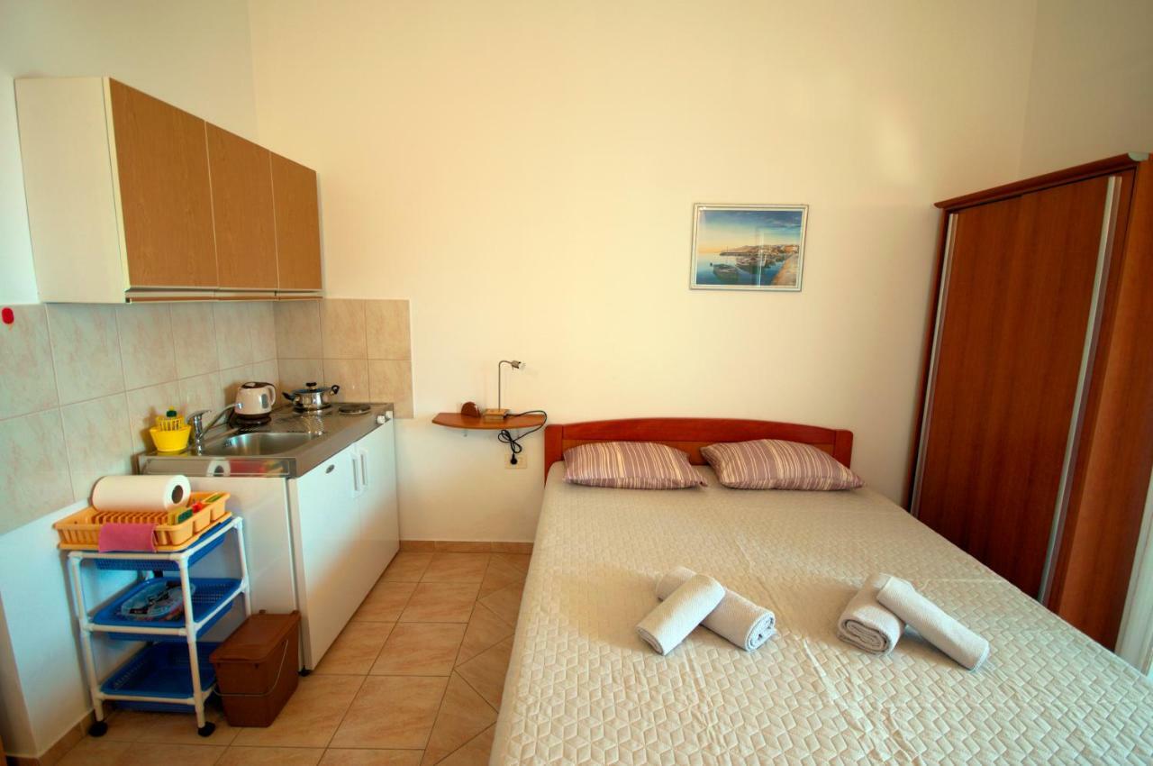 Studio Apartment Stara Baska