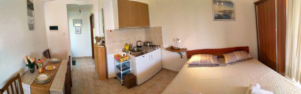 Studio * Stara Baska